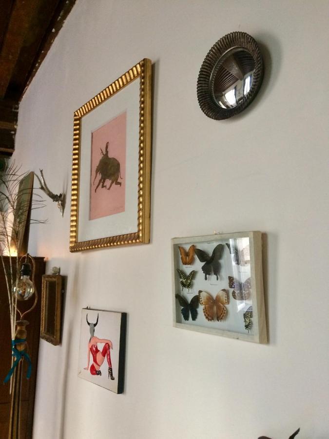 Bed and Breakfast Le Boudoir D'Artiste Semur-en-Auxois Exterior foto